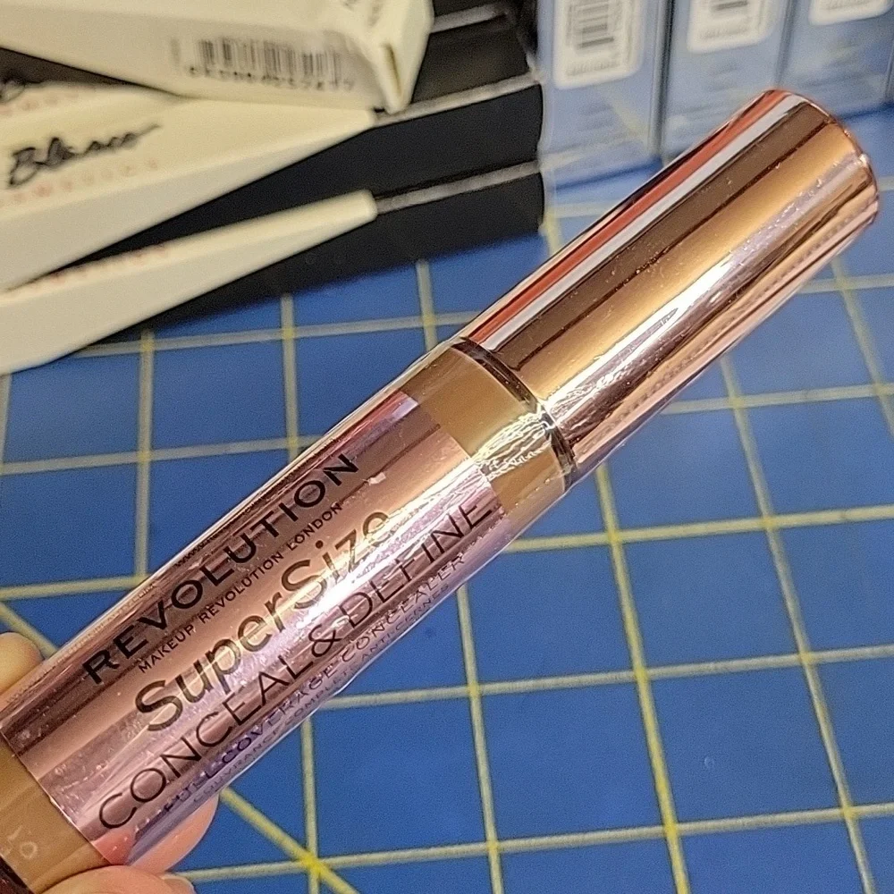Revolution SuperSize Conceal & Define Full Coverage Concealer C13.5 New